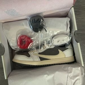 Air Jordan 1 Travis Scott